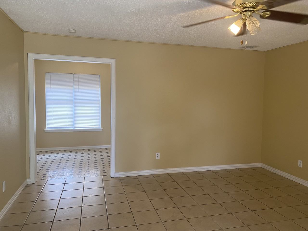 1209 Fairview Dr - Photo 2 of 11