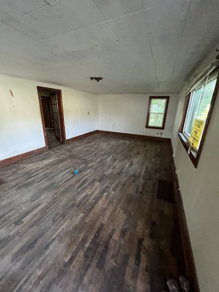 413 S Main St - Photo 2 of 16