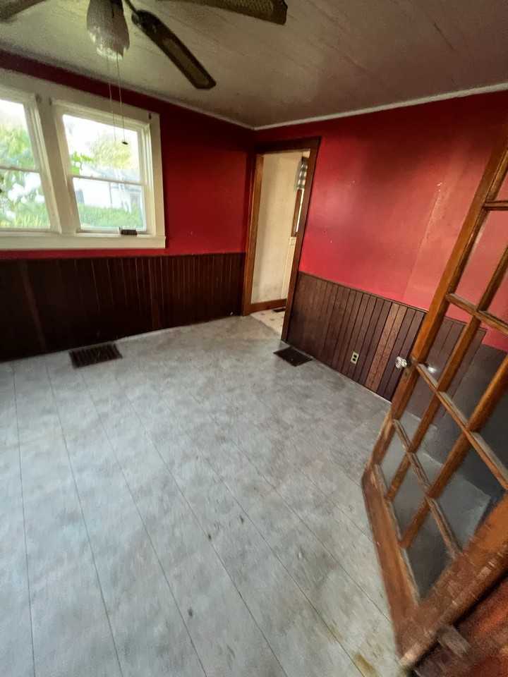 413 S Main St - Photo 3 of 16