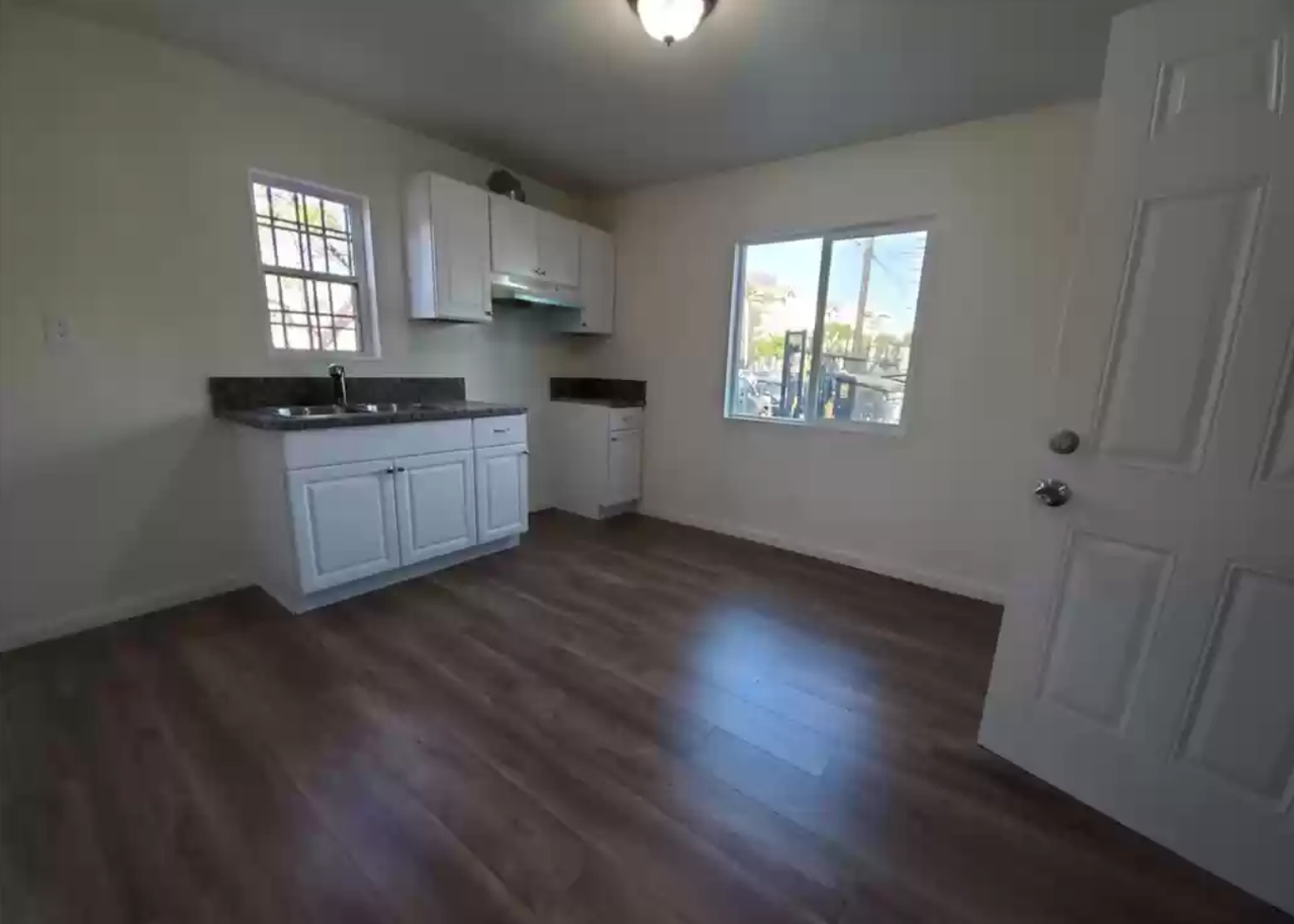 1062 Valencia St #1062 - Photo 3 of 7