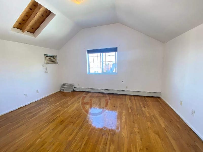 259 Davis Ave #2 - Photo 2 of 10