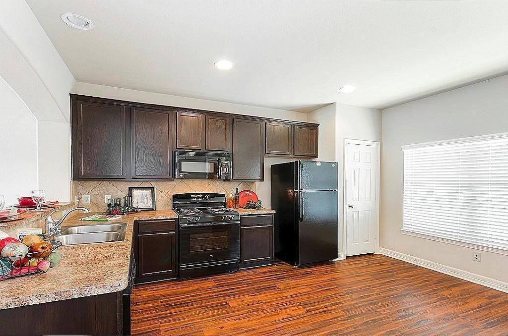 309 Woodland Hills Dr #B - Photo 3 of 8