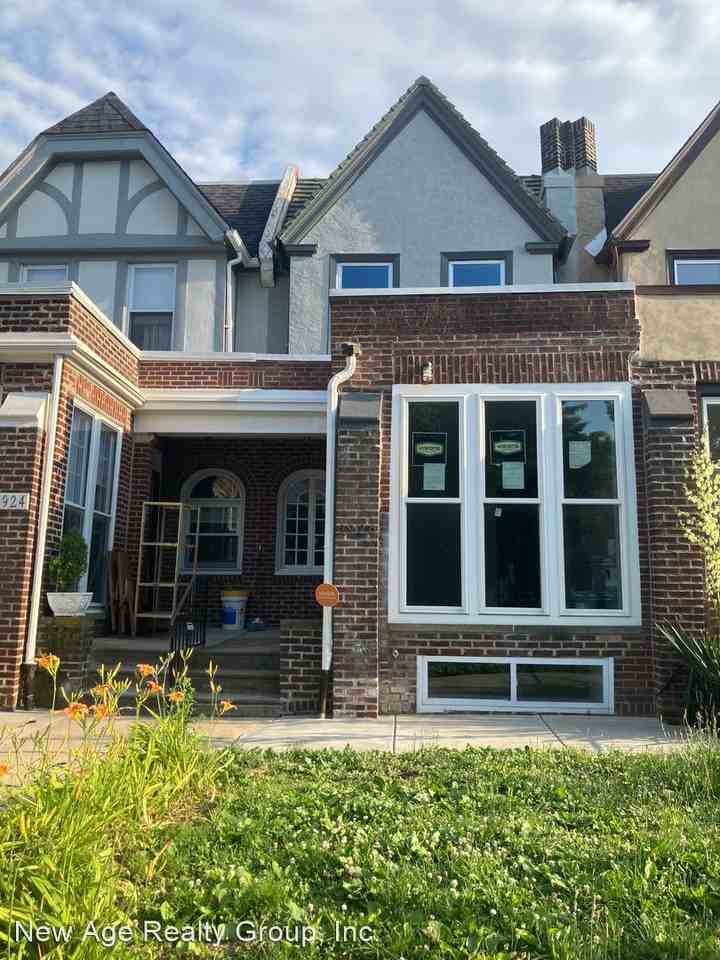 4926 Pine St - Photo 2 of 50
