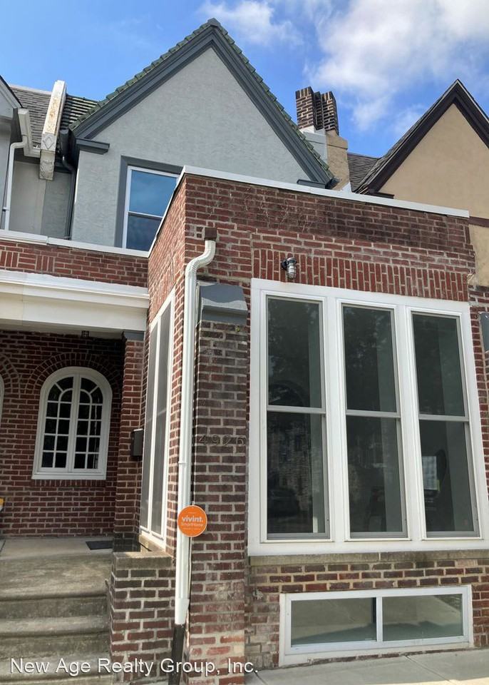 4926 Pine St - Photo 3 of 50