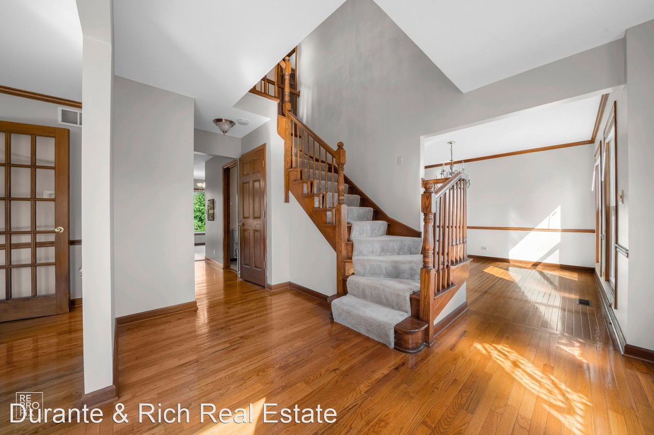 152 Constitution Dr - Photo 2 of 10