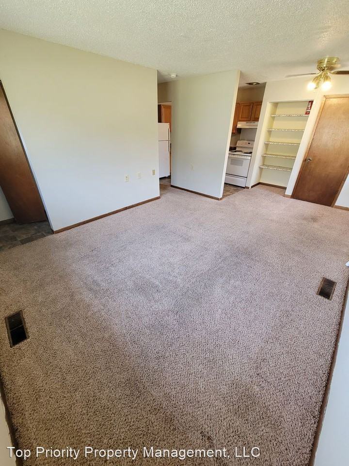 102 8th Ave NW - Photo 3 of 26