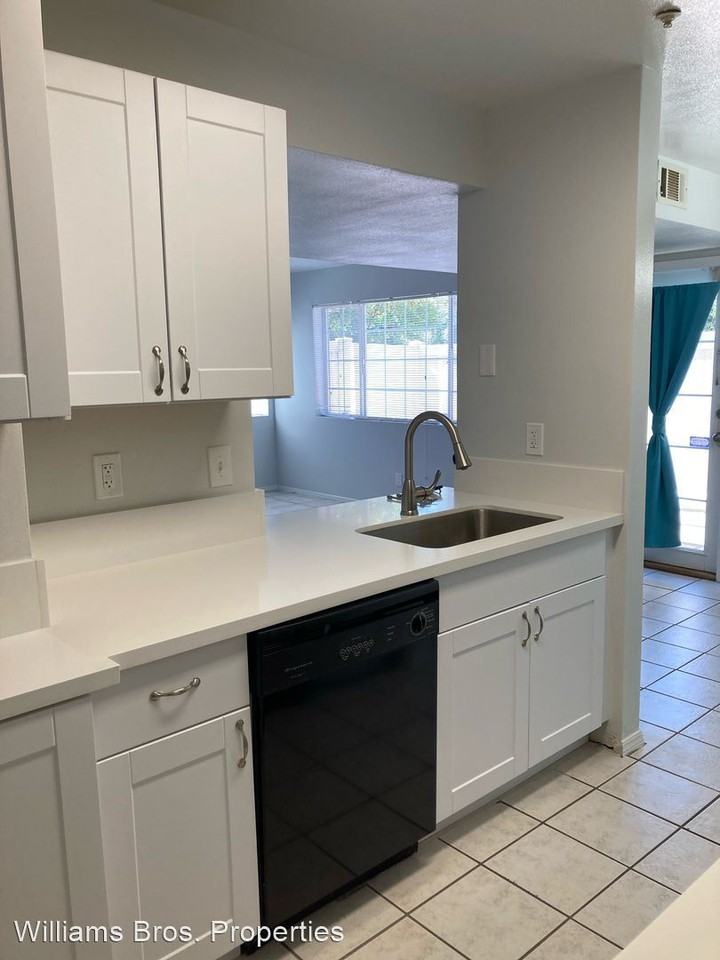 2471 Village Grn - Photo 2 of 17