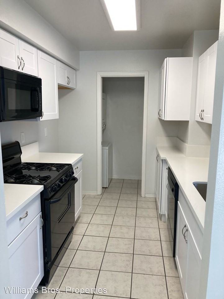 2471 Village Grn - Photo 3 of 17