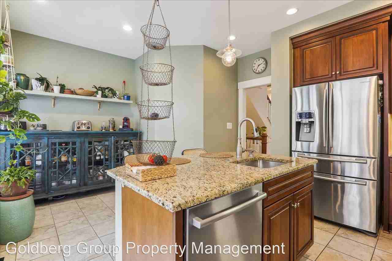 2735 Linden Ln - Photo 2 of 31