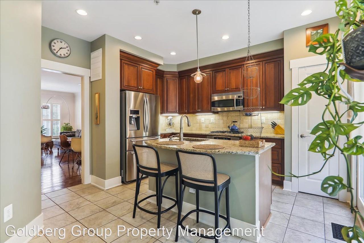2735 Linden Ln - Photo 3 of 31