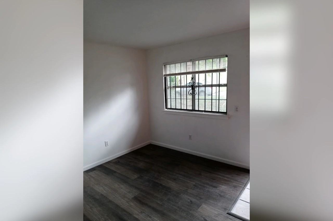 858 8th St W - Photo 2 of 5