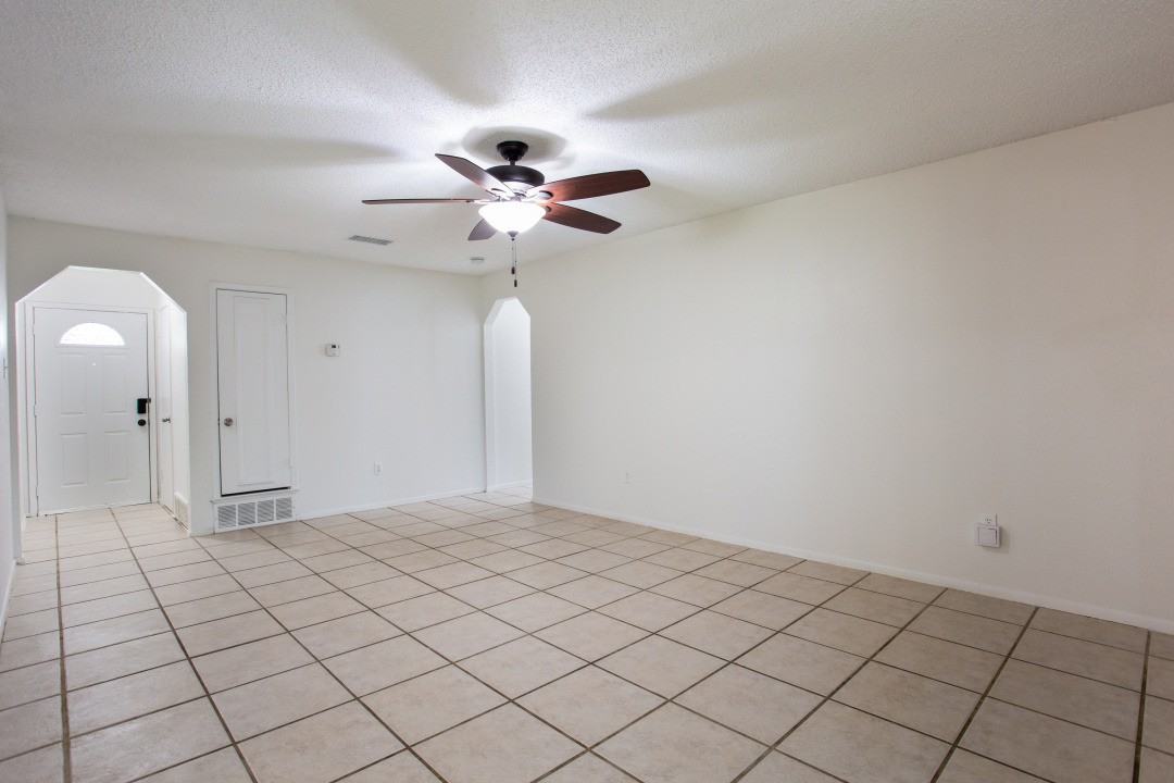 6401 Dorchester Trl - Photo 3 of 12