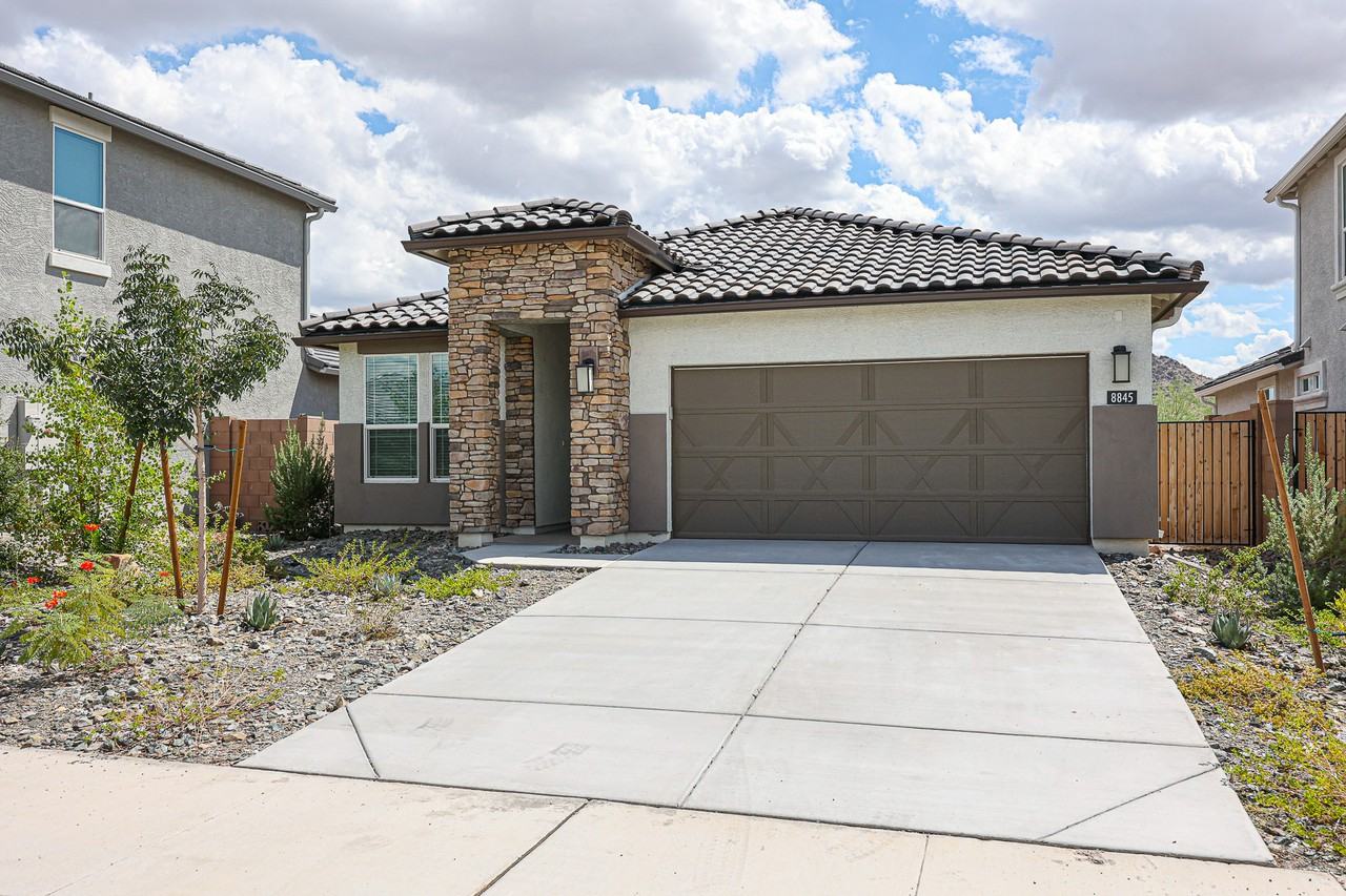 8845 S 165th Ave - Photo 2 of 28