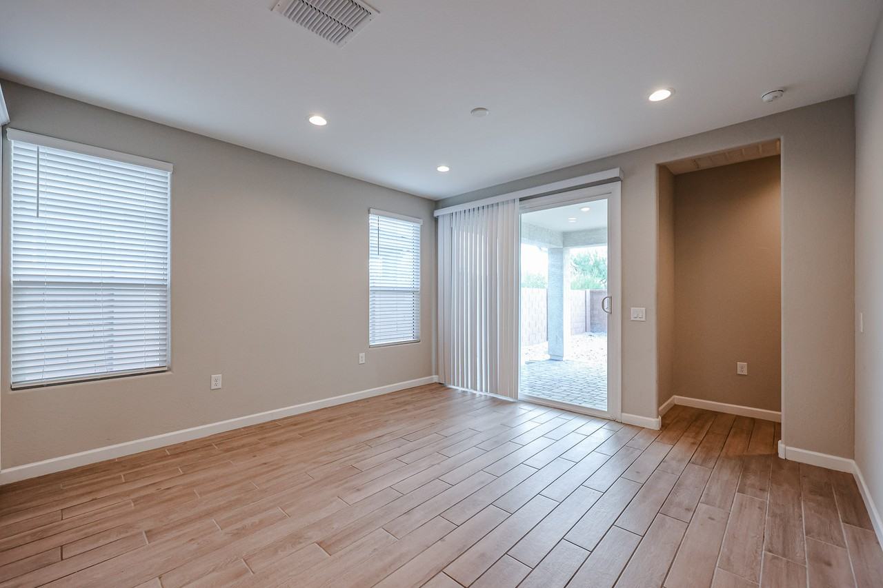 8845 S 165th Ave - Photo 7 of 28