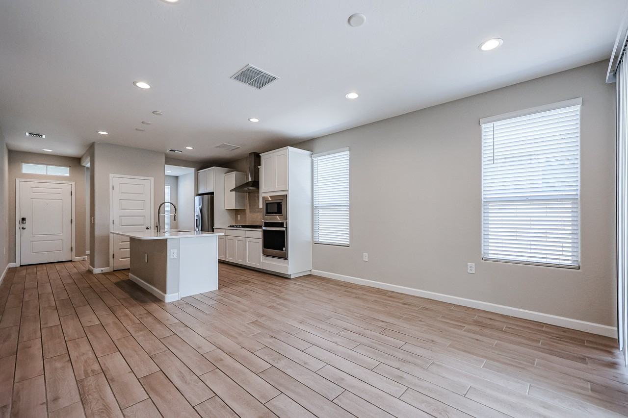 8845 S 165th Ave - Photo 3 of 28