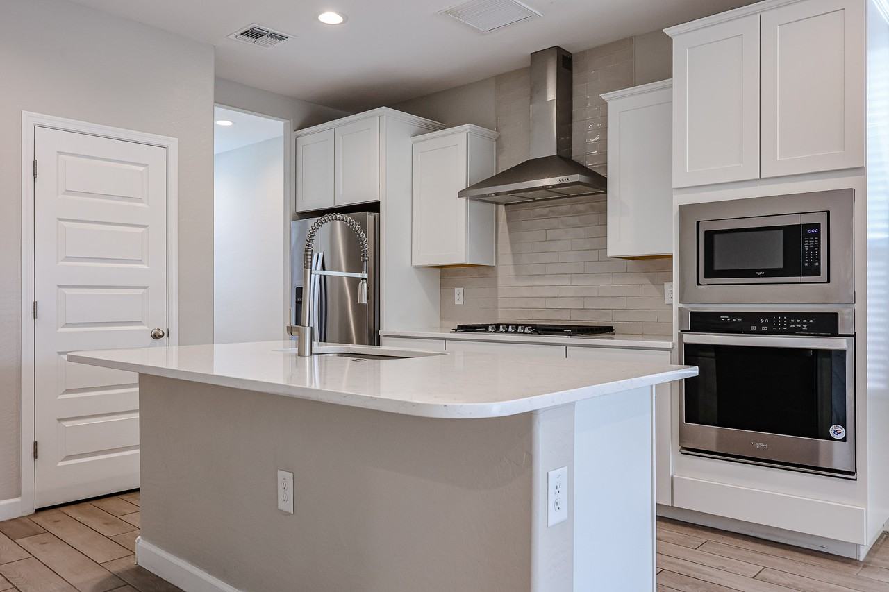 8845 S 165th Ave - Photo 4 of 28