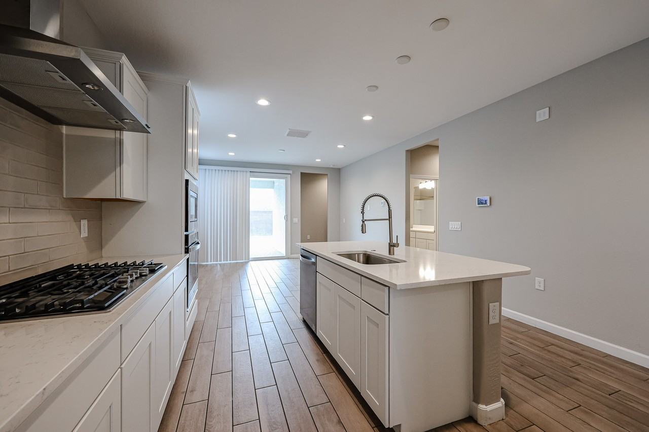 8845 S 165th Ave - Photo 6 of 28