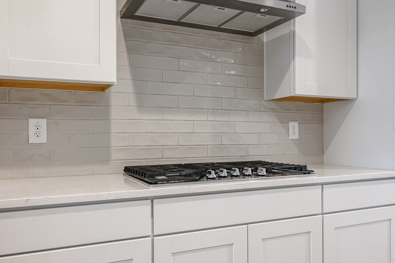 8845 S 165th Ave - Photo 5 of 28