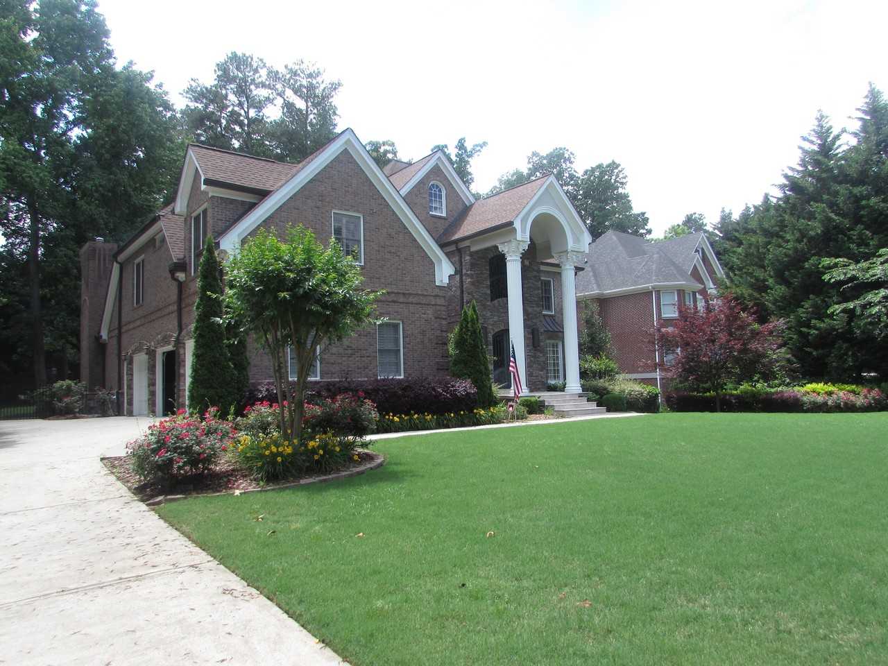 12250 Meadows Ln - Photo 2 of 23