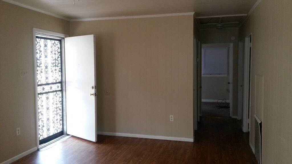 1008 Creston Ave - Photo 3 of 4