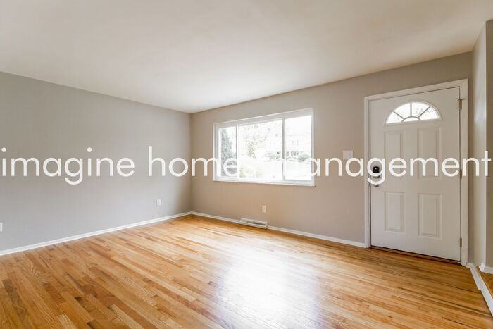 10677 Plainfield Rd - Photo 3 of 20
