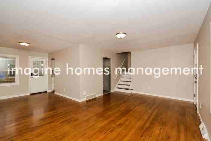 3914 Kerr Ave - Photo 3 of 14