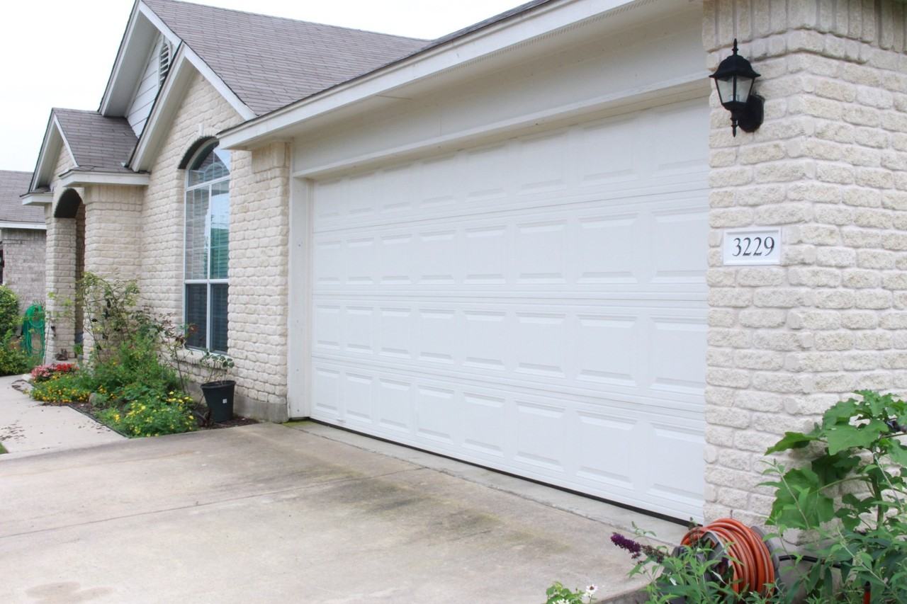 3229 Corrigan Ln - Photo 3 of 12