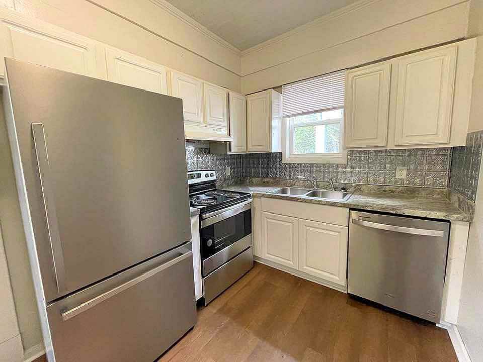 303 Ellis St Apt B - Photo 2 of 20