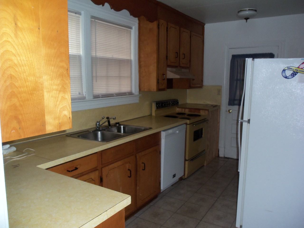 1111 Fairview Dr - Photo 3 of 6