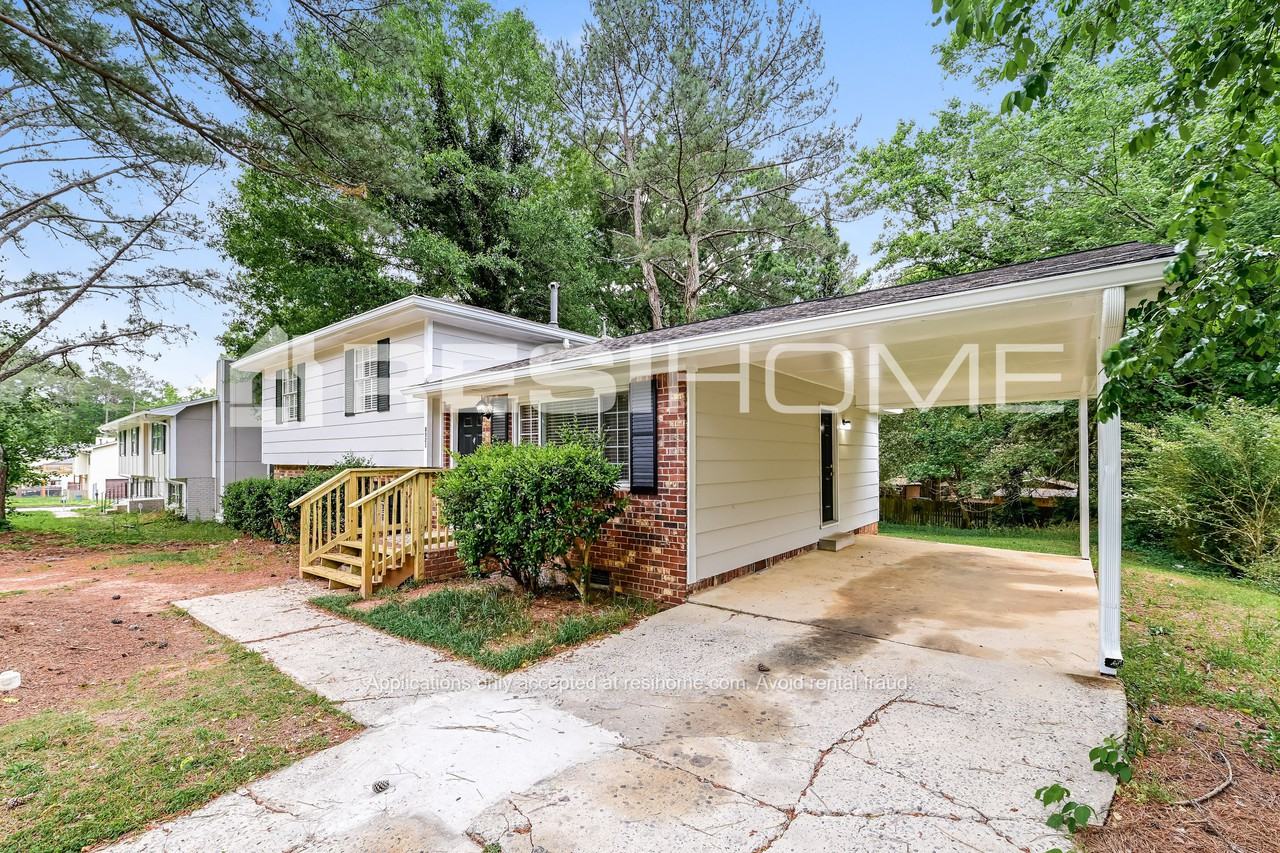 8521 Peachtree Ln - Photo 3 of 24