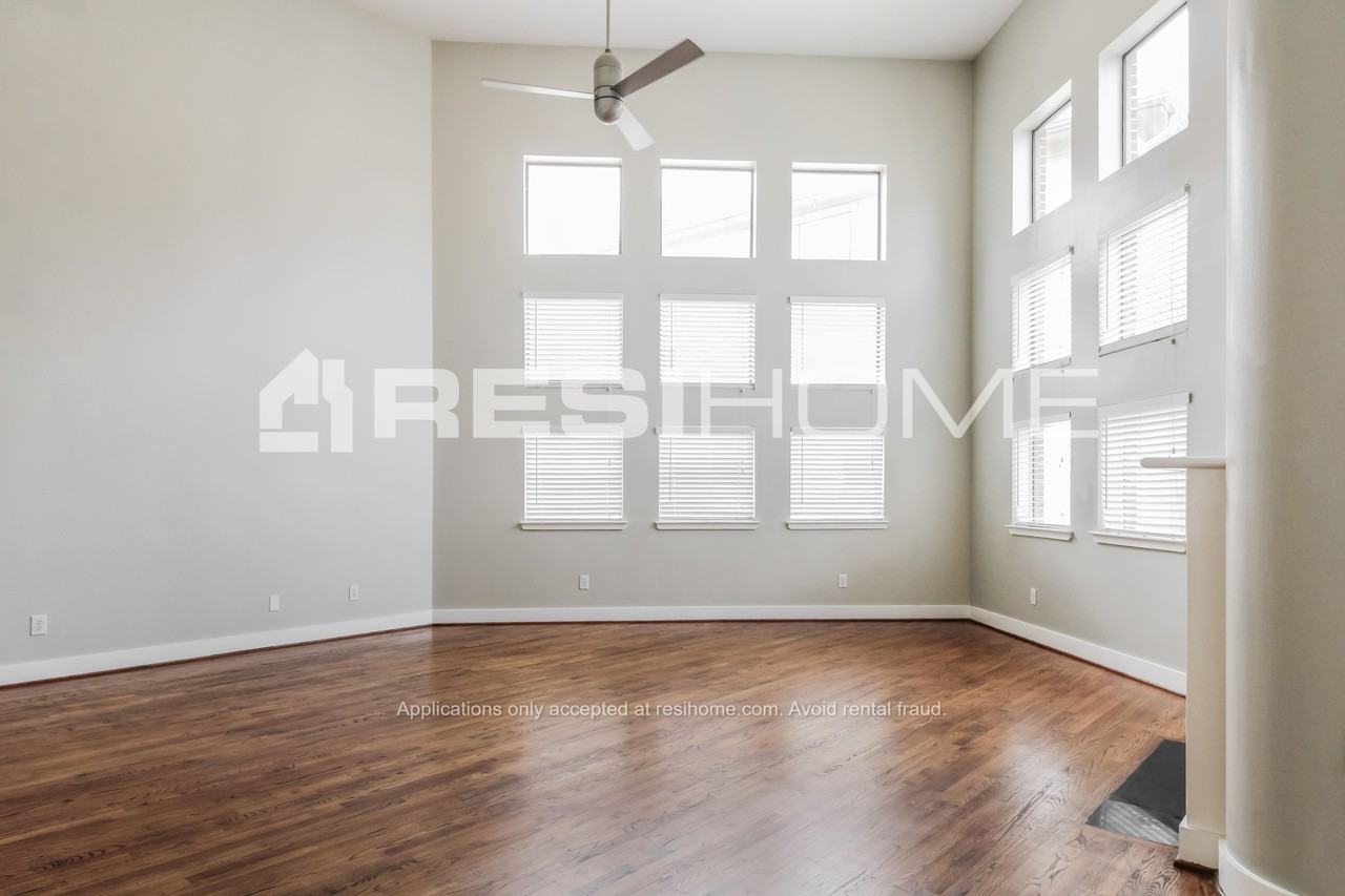 5418 Inker St - Photo 3 of 25
