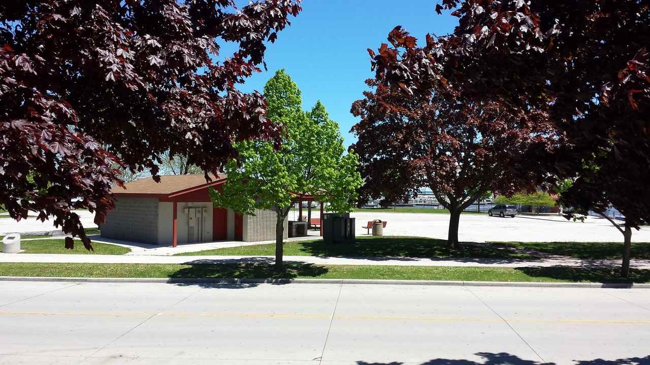 712 Broughton Drive - Photo 2 of 19