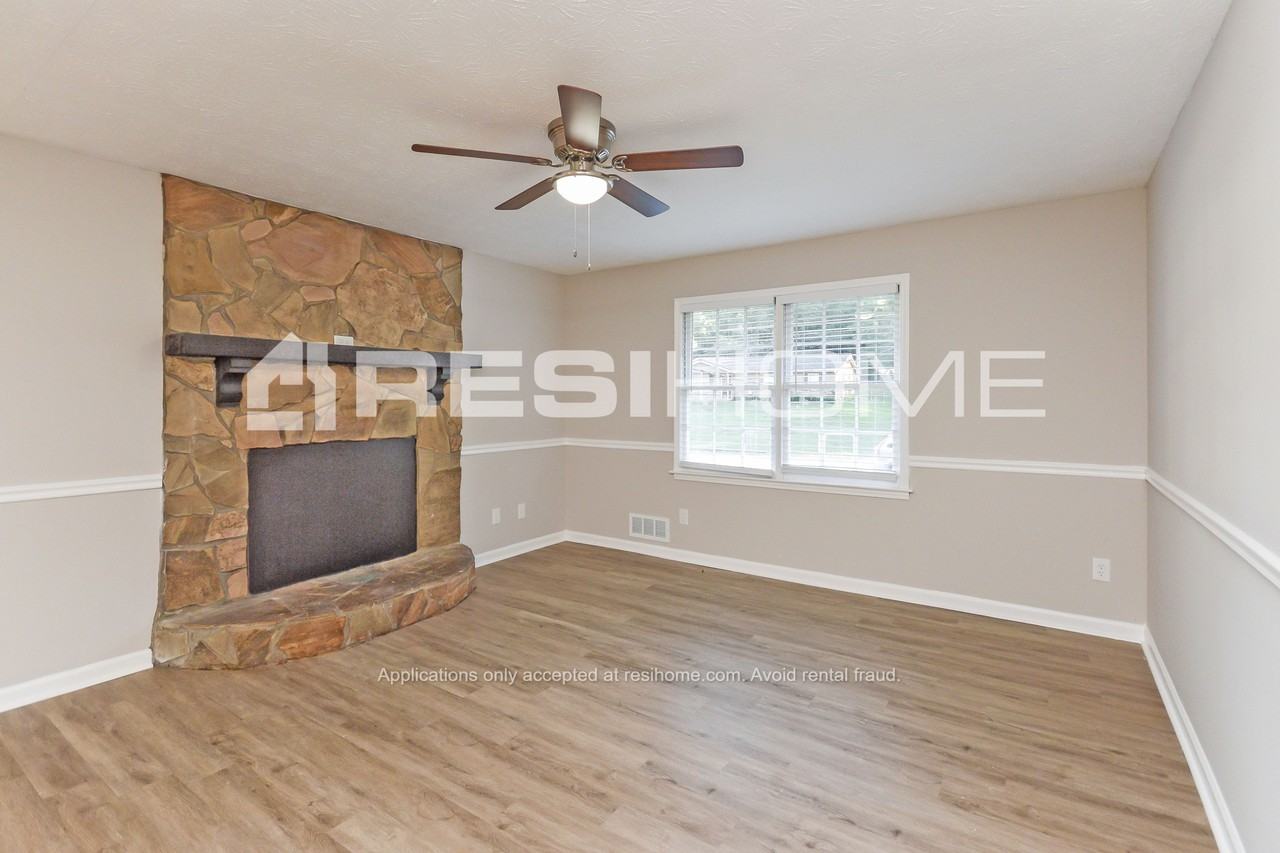 197 Bridgewood Dr Se - Photo 3 of 24