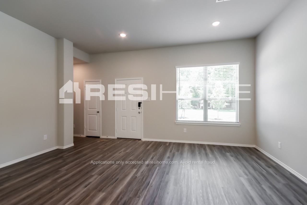 1014 Shawnee Dr - Photo 3 of 23