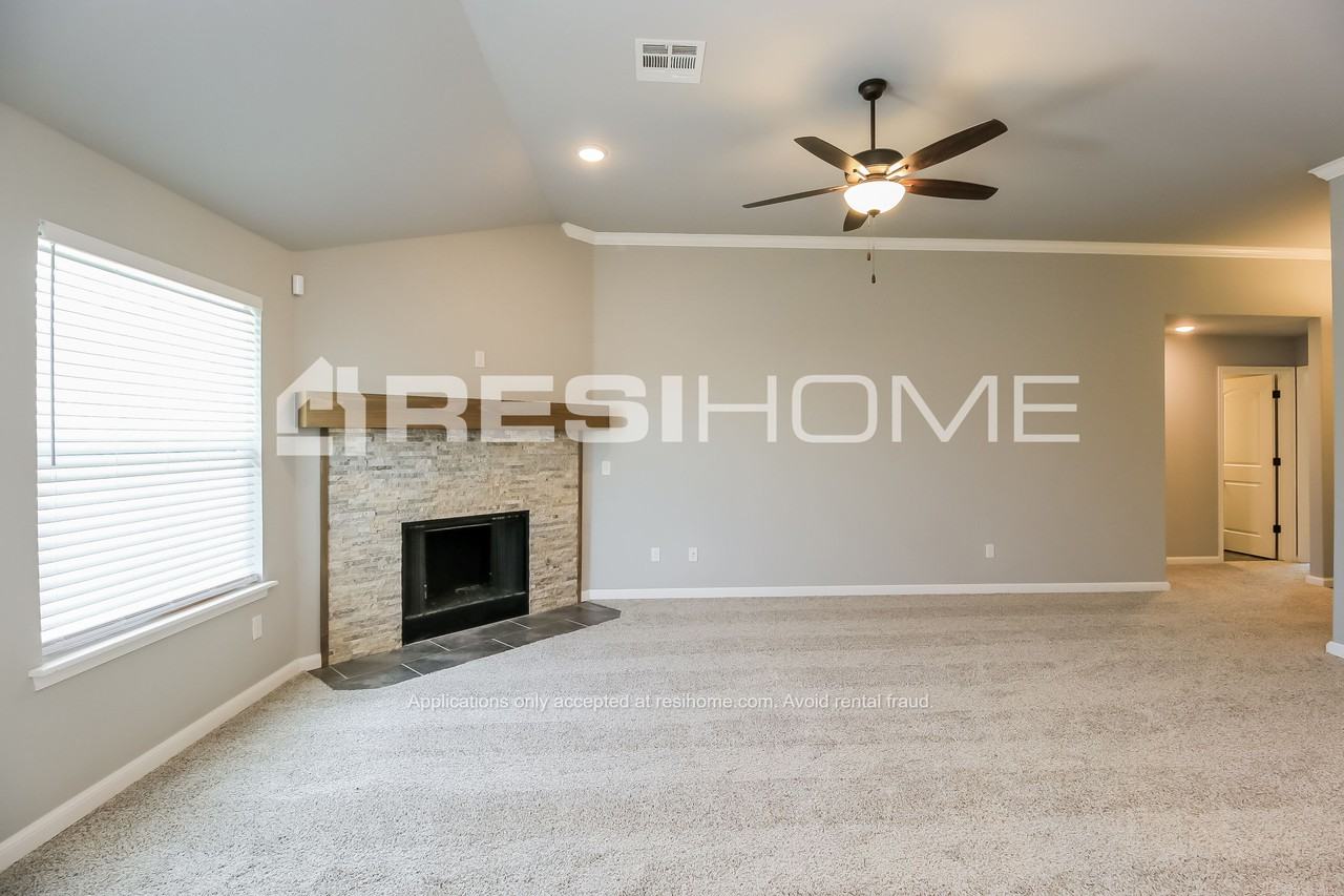 2204 Norwood Dr - Photo 3 of 23