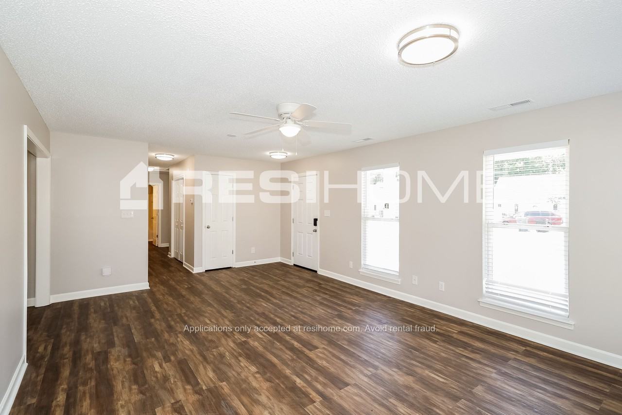 709 Forest Valley Ln - Photo 3 of 23