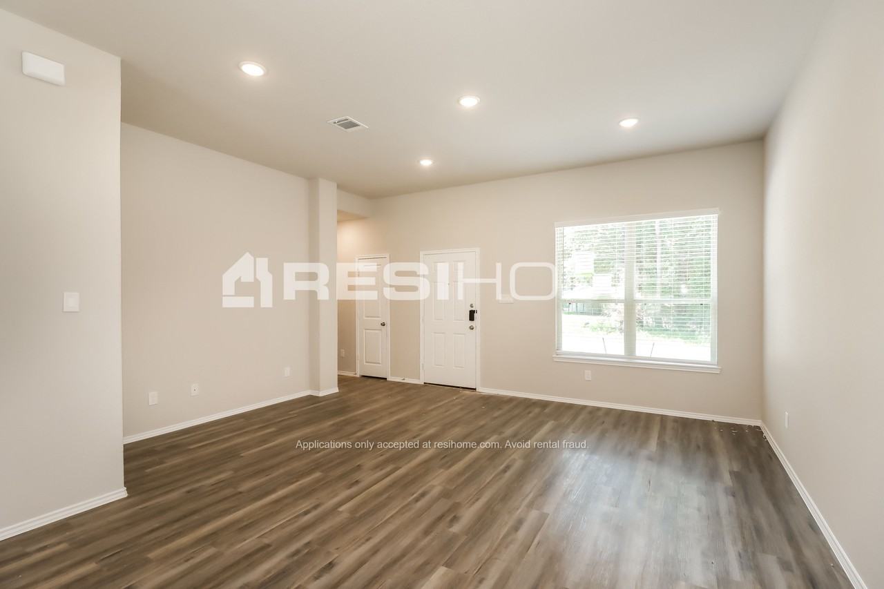 405 Cherokee Dr - Photo 3 of 22