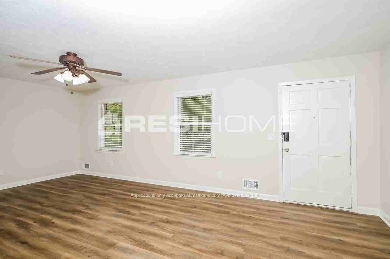 7302 Grayson Dr - Photo 3 of 25