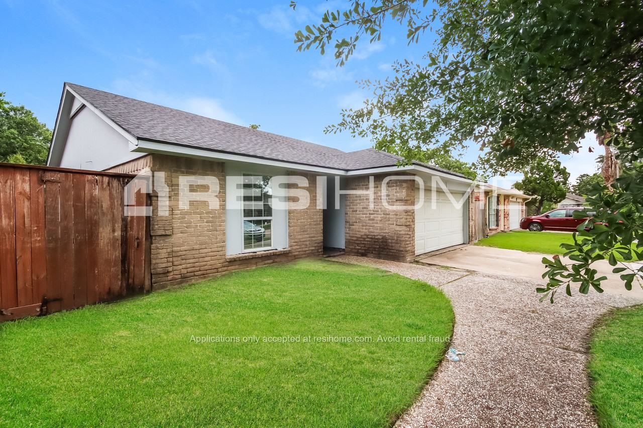 13522 Townwood Dr - Photo 3 of 23
