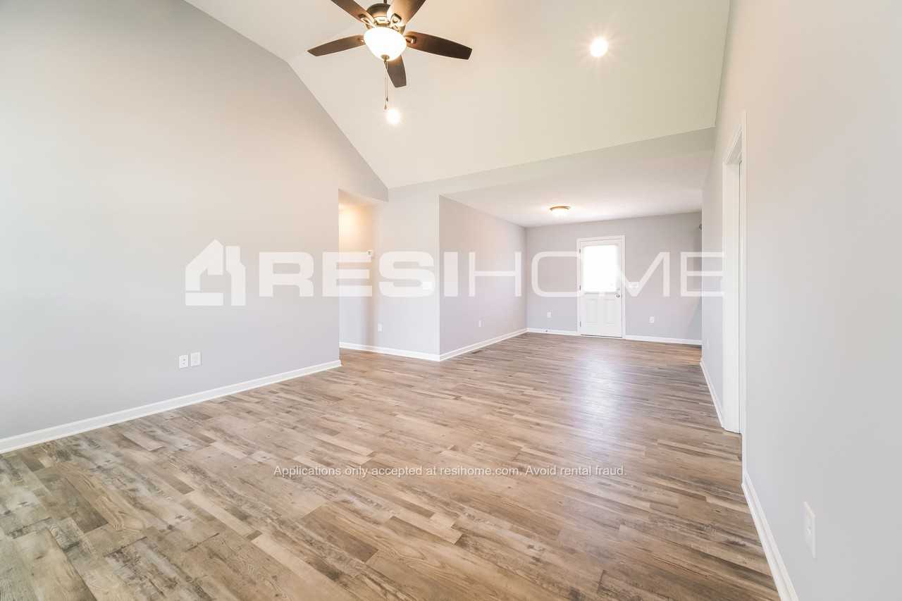 730 Ella Ct - Photo 2 of 14