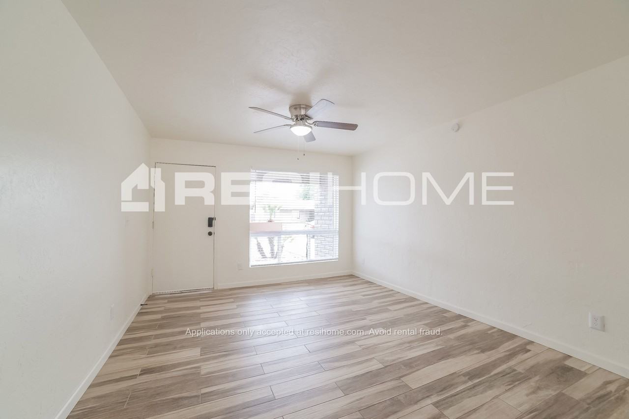 12619 N 42nd Dr - Photo 3 of 23