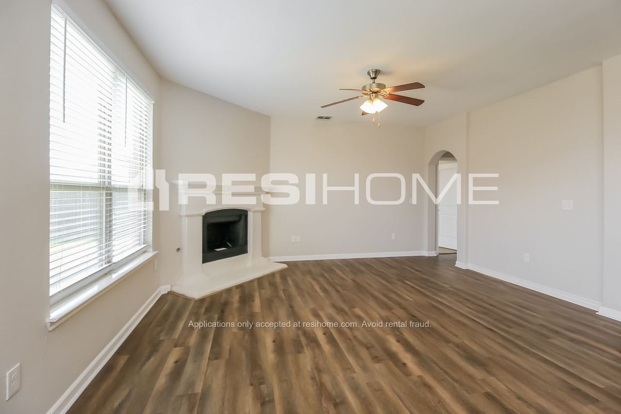 10700 Cruces Dr - Photo 3 of 24