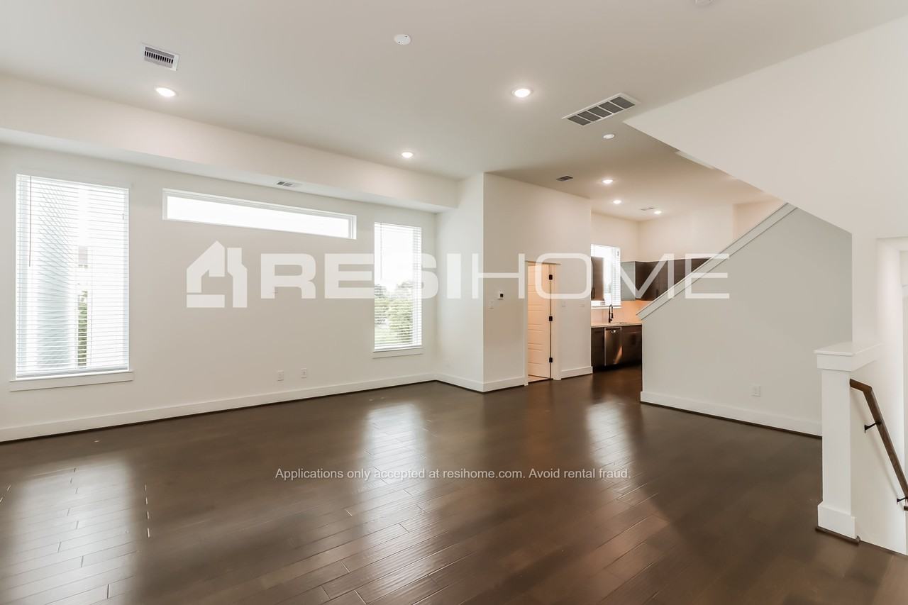 6336 Culberson St - Photo 3 of 25