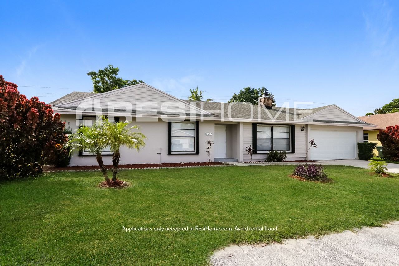 1257 Jackpine St - Photo 3 of 23