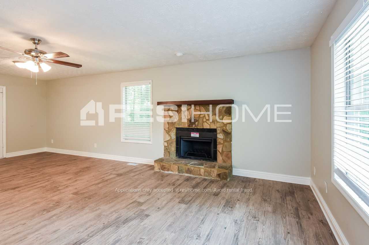 982 Millwood Dr Sw - Photo 3 of 25