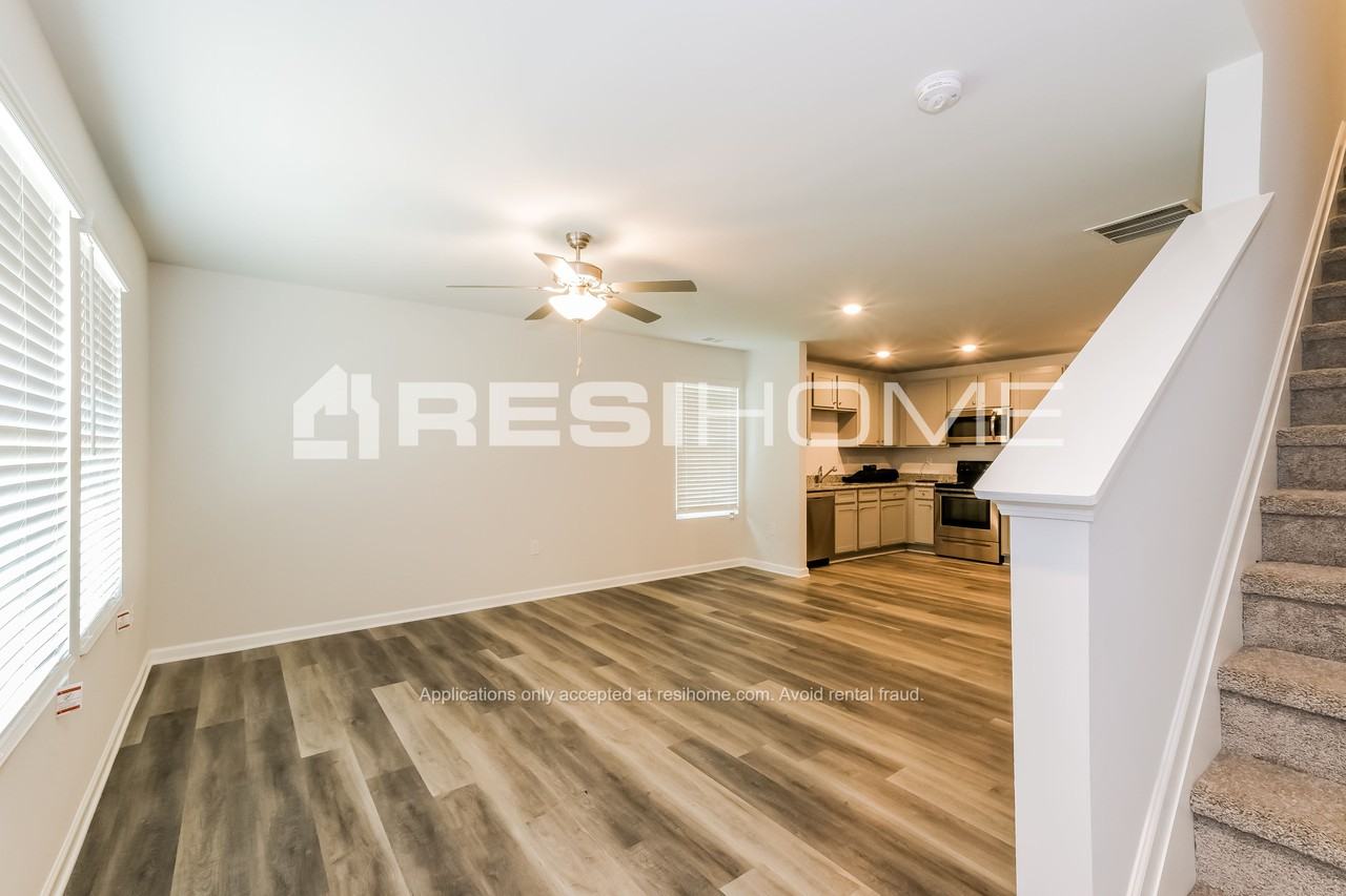 30 30 Sonya Ct - Photo 3 of 24