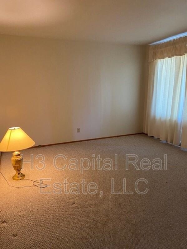 2542 Buenger Blvd - Photo 2 of 13