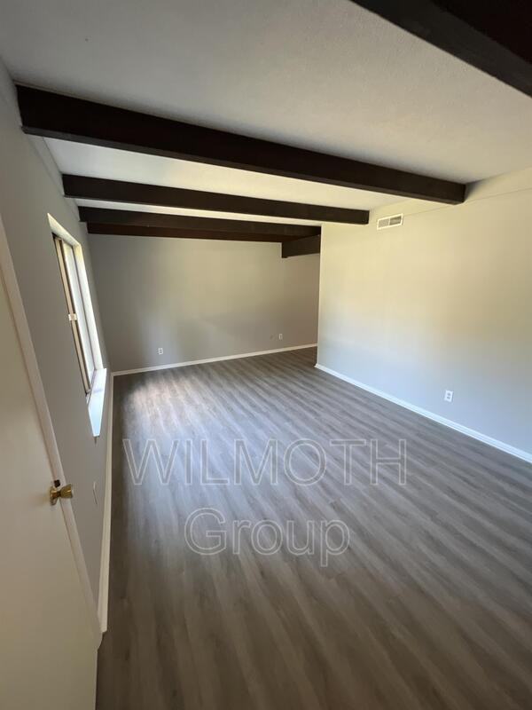 3119 Wedgewood Ct - Photo 3 of 10