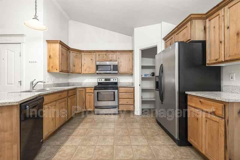 661 Sw #303 - Photo 5 of 19