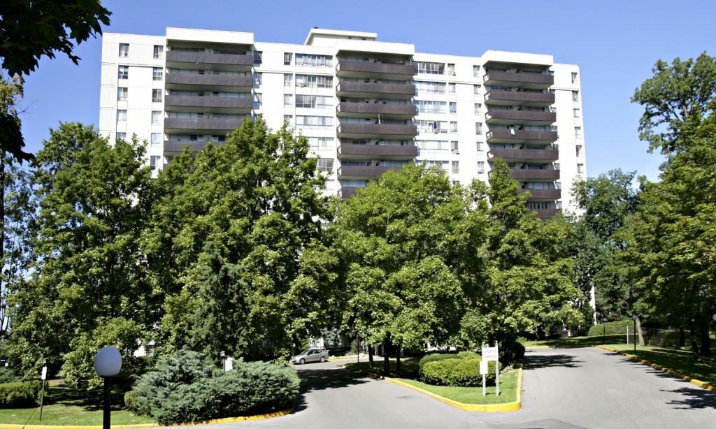 6200 Bathurst Street - Photo 2 of 13